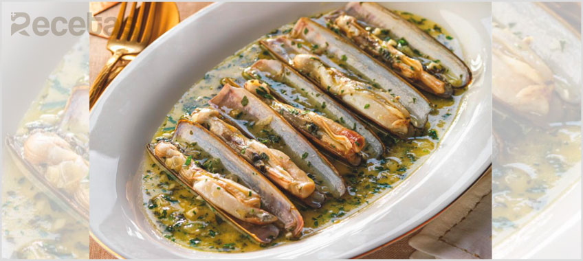 Navajas en salsa verde con un toque picante